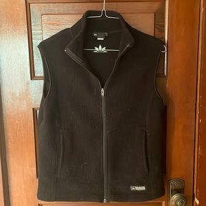 Black fleece vest. Size M